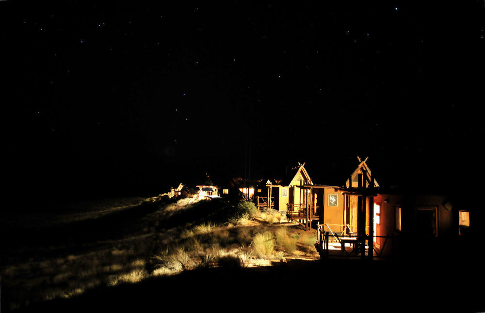 Xaus Lodge Twee Rivieren Extérieur photo