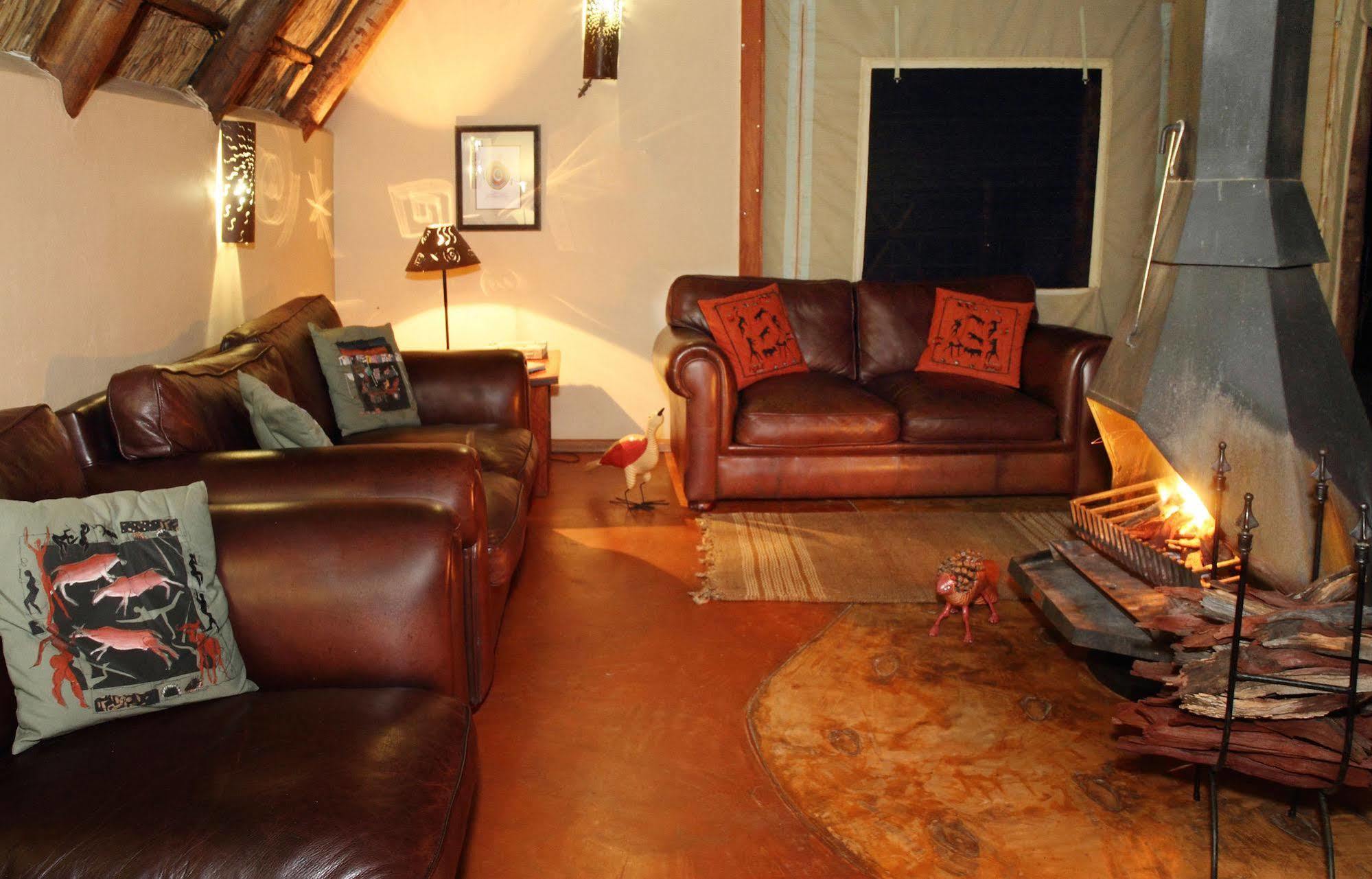 Xaus Lodge Twee Rivieren Extérieur photo